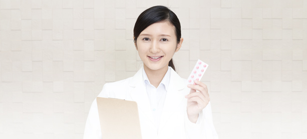薬剤師が服薬指導時に誤飲防止について呼びかけをします。